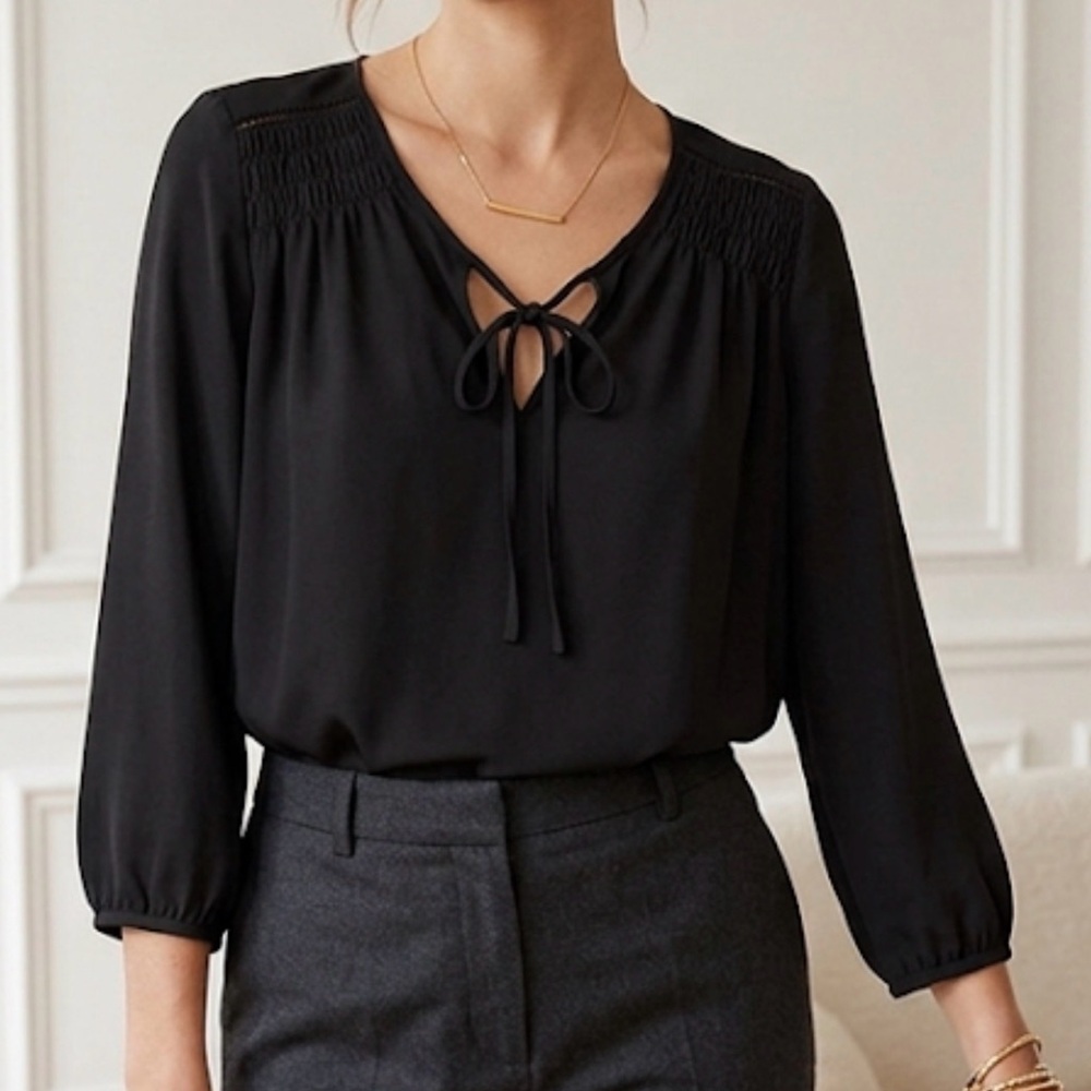 Princess Vera Wang Black Smocked Peasant Blouse‎ Crochet Trim Tie Neck Small